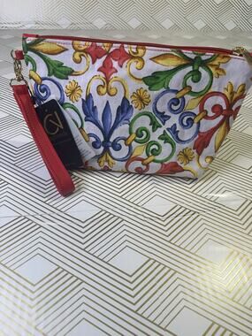 NWT Capoverde Italia wristlet/cosmetic pouch with a detachable leather strap.